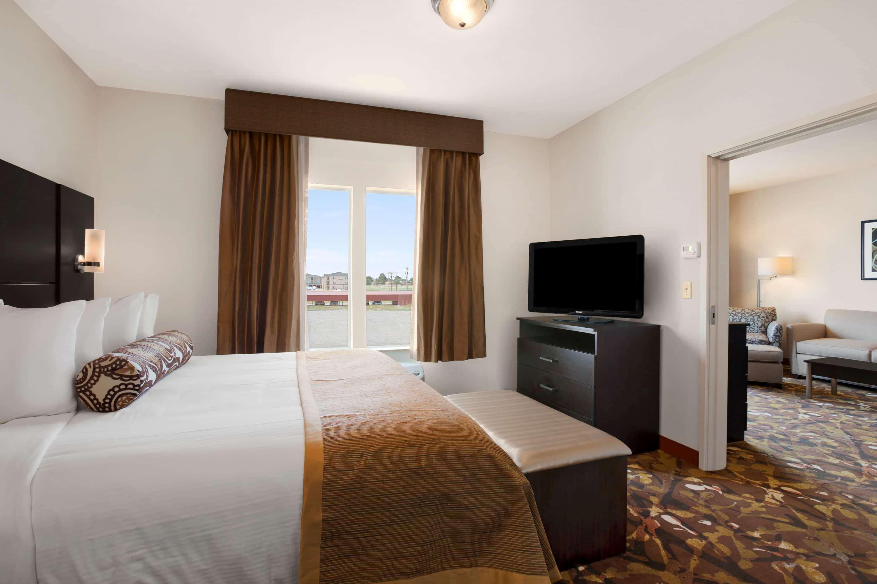 Baymont By Wyndham Hobbs Hotel Екстериор снимка