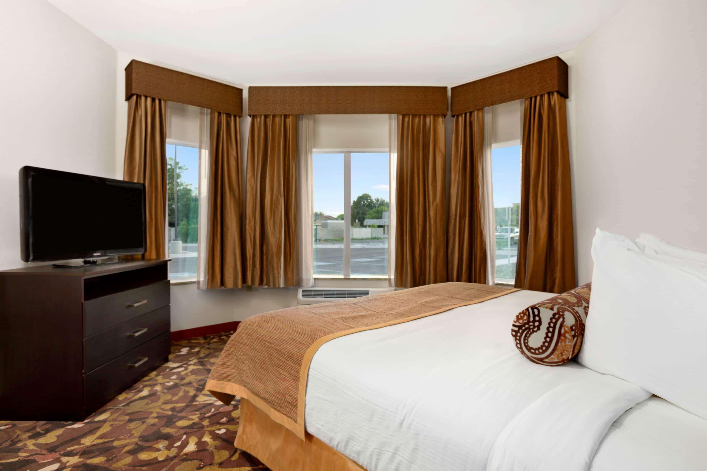 Baymont By Wyndham Hobbs Hotel Екстериор снимка