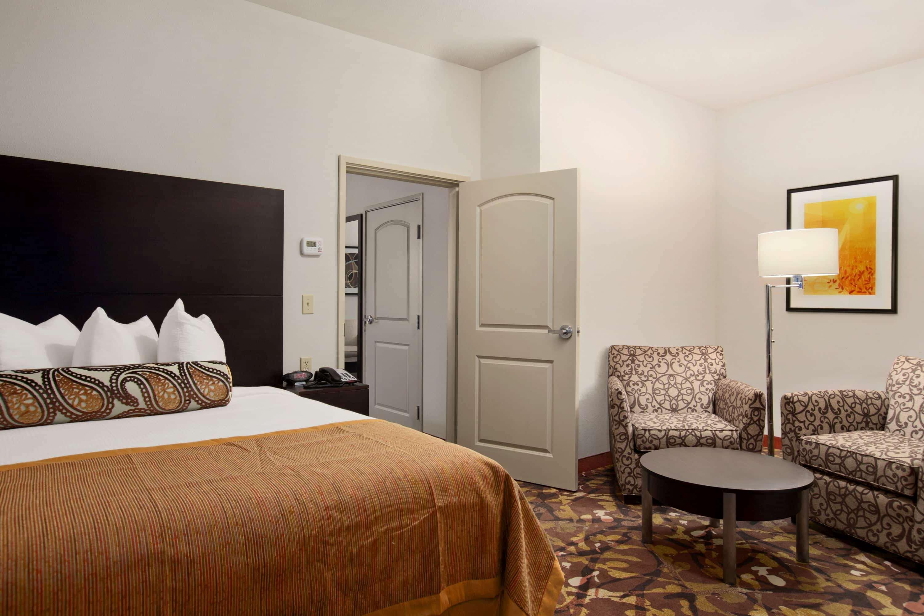 Baymont By Wyndham Hobbs Hotel Екстериор снимка