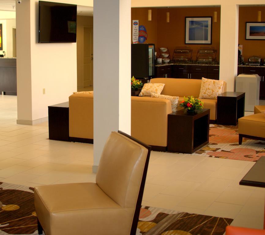Baymont By Wyndham Hobbs Hotel Екстериор снимка